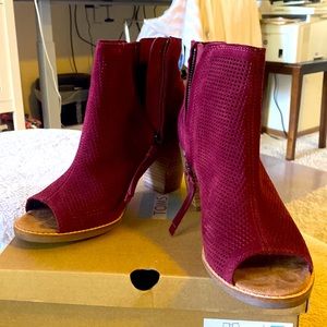 Toms Majorca Oxblood Perforated Suede Pep Toe Ankle Boots